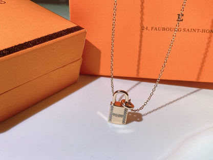 [ORA]HM ADVANCED NICHE LOCK HEAD NECKLACE DIAMONDS