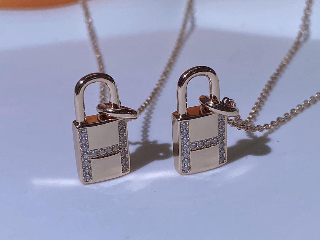[ORA]HM ADVANCED NICHE LOCK HEAD NECKLACE DIAMONDS