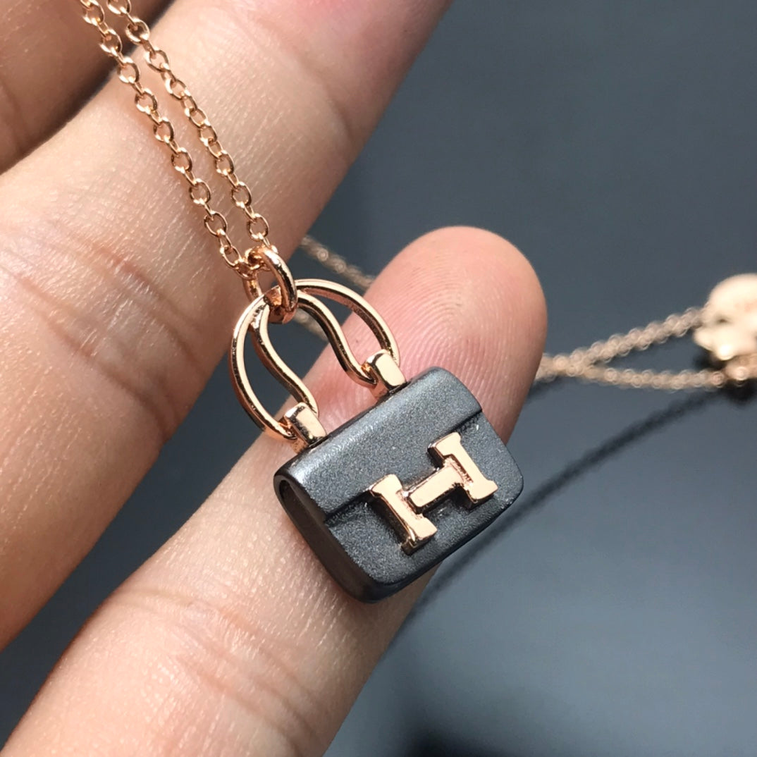 [ORA]WOMEN'S HM AMULETTES CONSTANCE PENDANT NECKLACE
