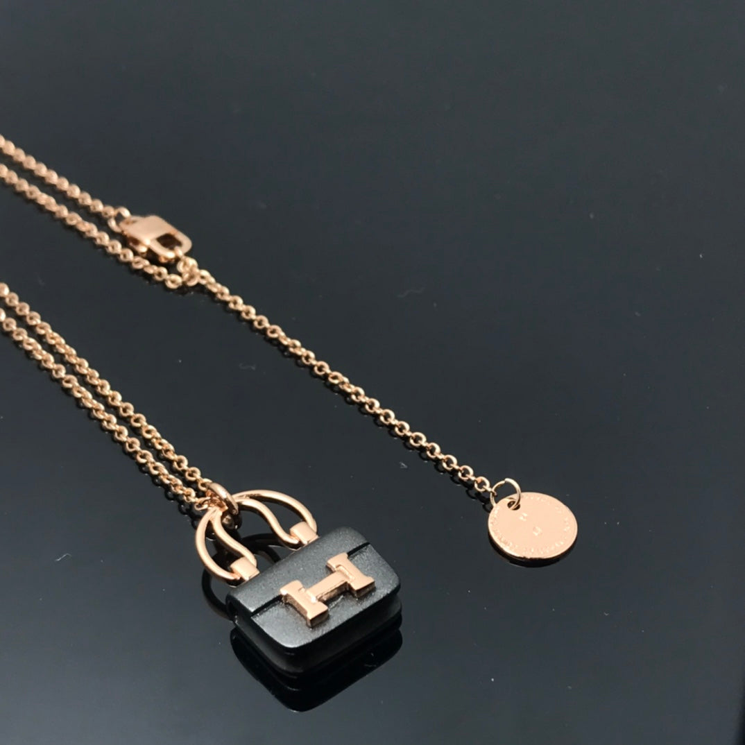 [ORA]WOMEN'S HM AMULETTES CONSTANCE PENDANT NECKLACE