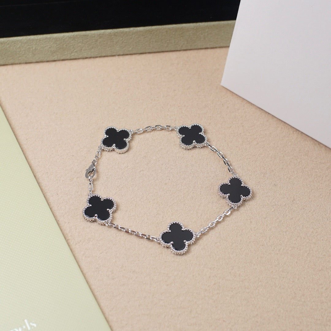 [ORA] CLOVER 5 MOTIF ONYXS BRACELET COLLECTION