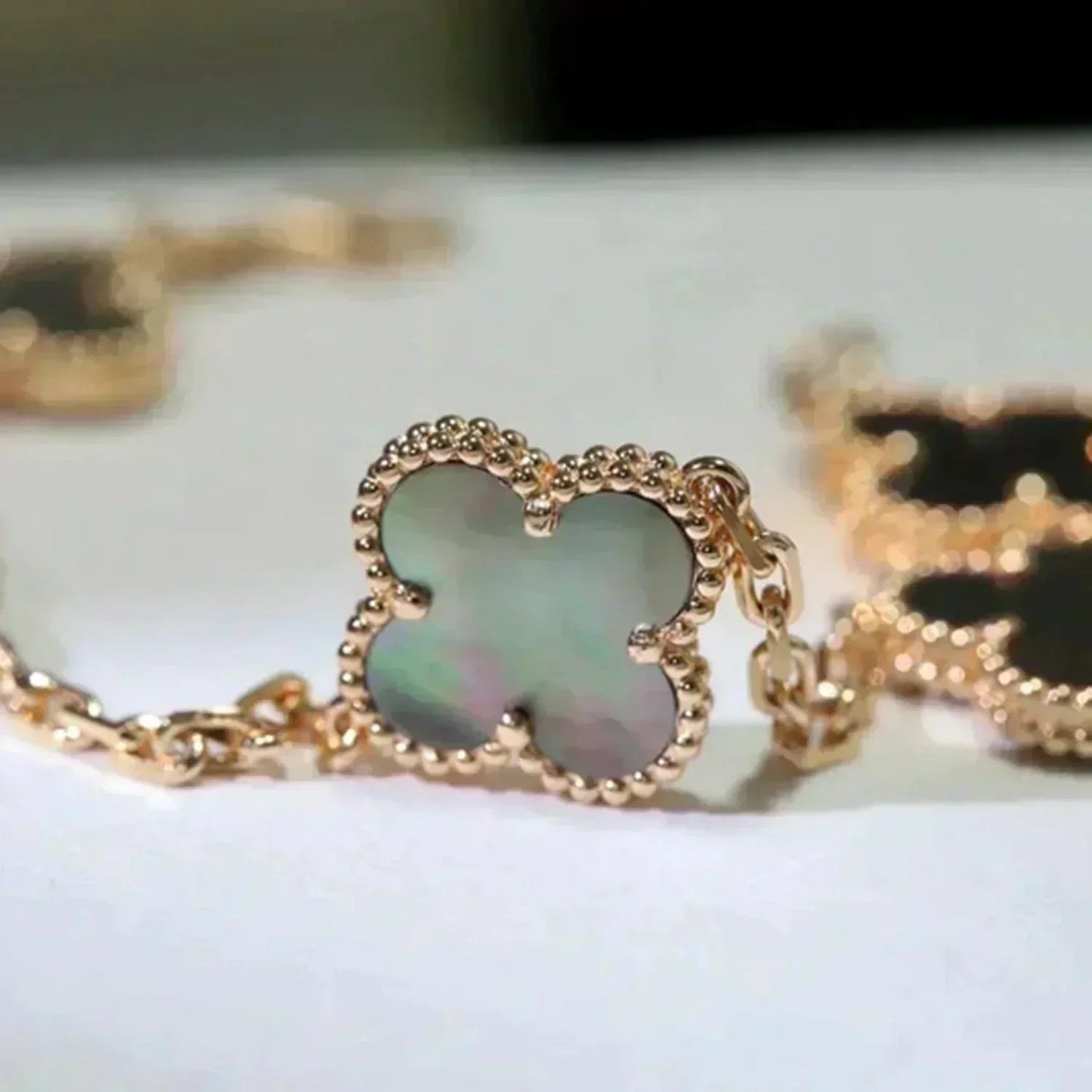 [ORA] CLOVER 5 MOTIF GRAY MOP BRACELET COLLECTION