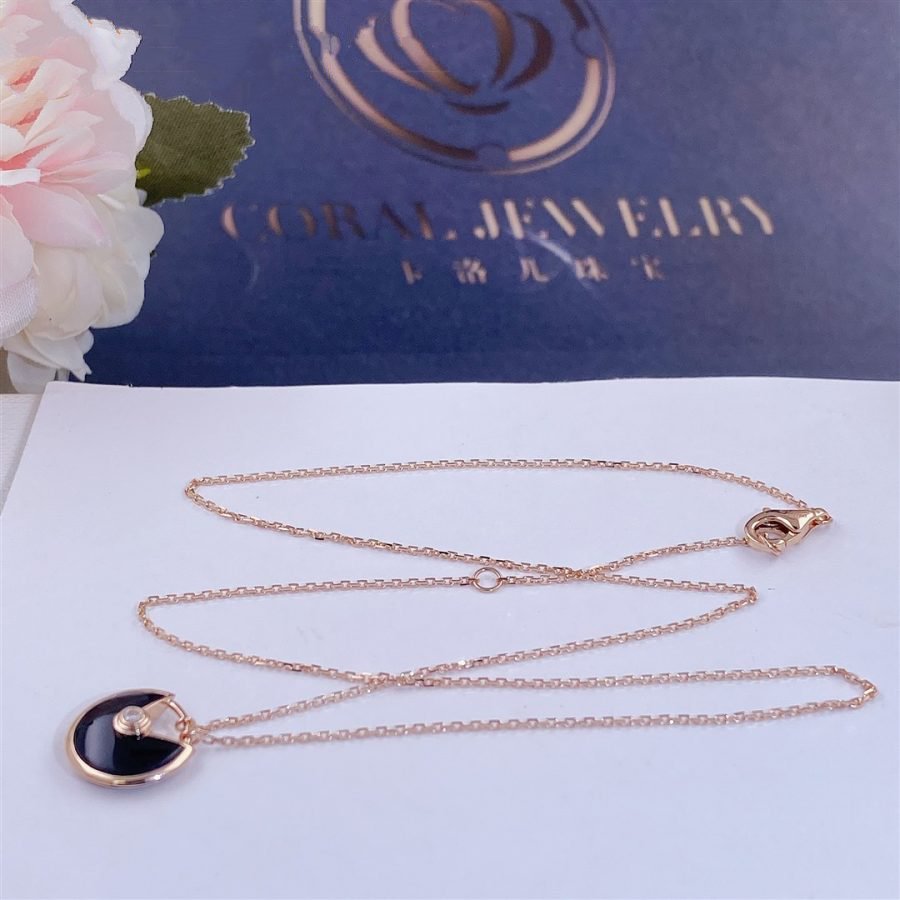 [ORA]AMULETTE ROSE GOLD ONYX NECKLACE