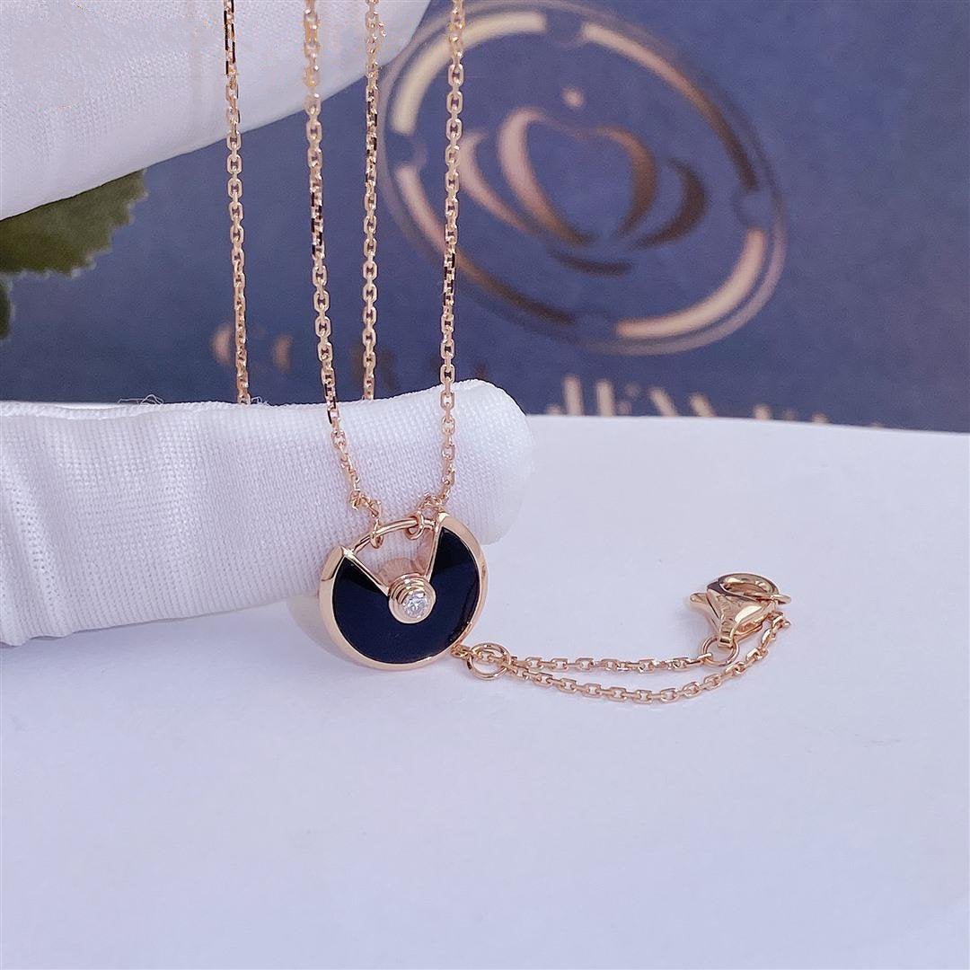 [ORA]AMULETTE ROSE GOLD ONYX NECKLACE