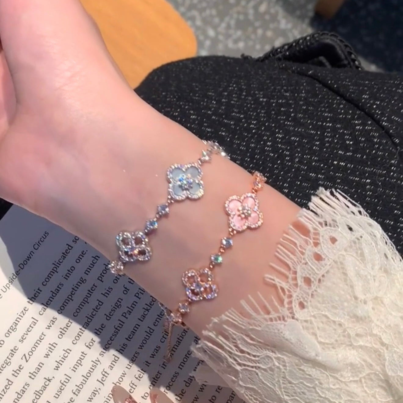 [ORA]CLOVER 5 MOTIF PINK BLUE RED WHITE BRACELET