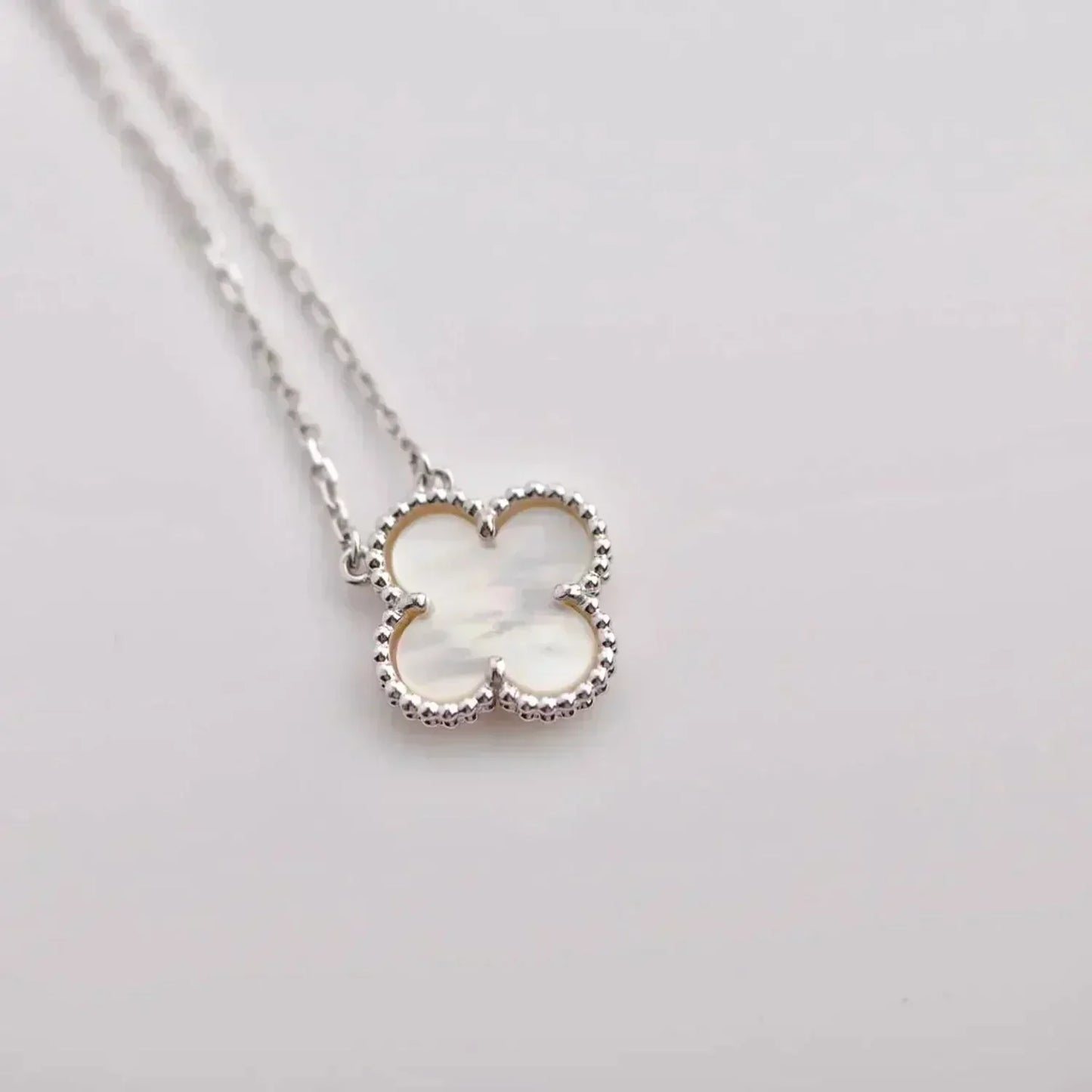 [ORA]CLOVER  15MM WHITE MOTHER-OF-PEARL SILVER