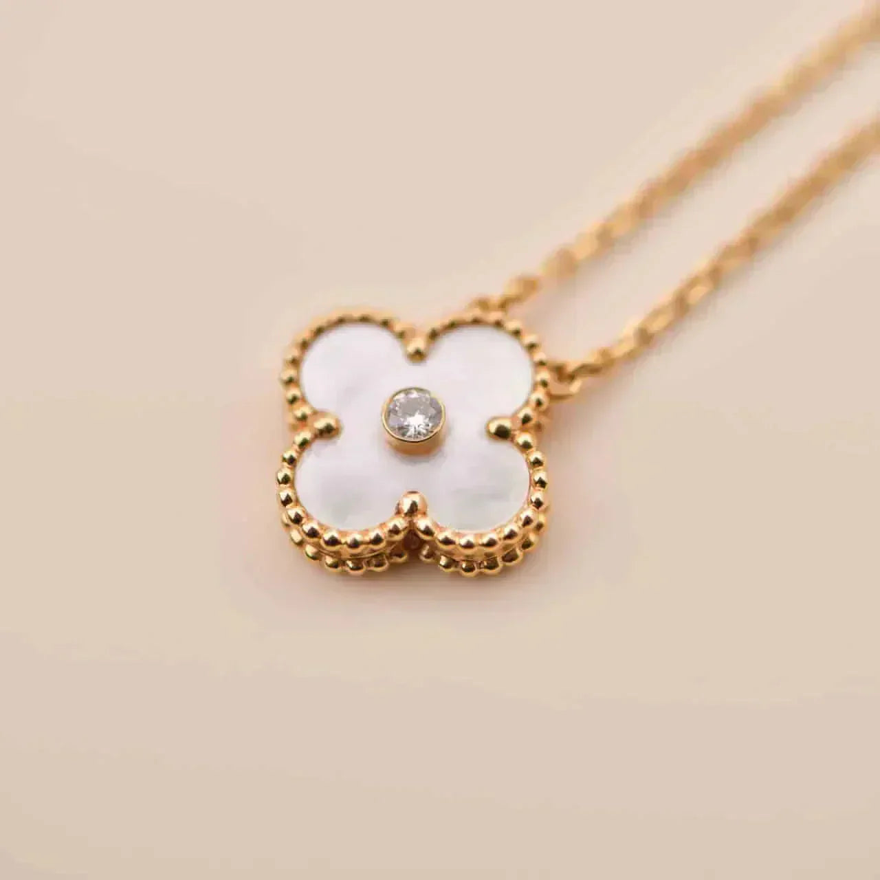 [ORA]CLOVER 15MM DIAMOND WHITE FRITILLARIA NECKLACE