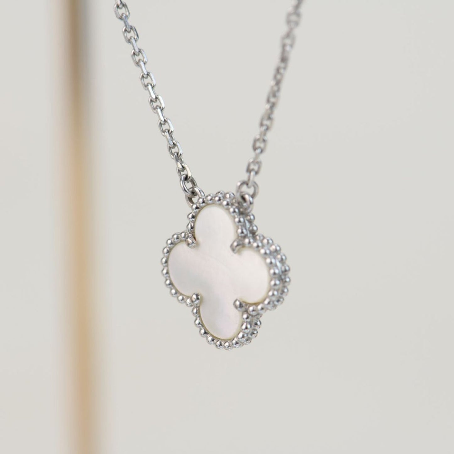 [ORA]CLOVER  15MM WHITE MOTHER-OF-PEARL SILVER