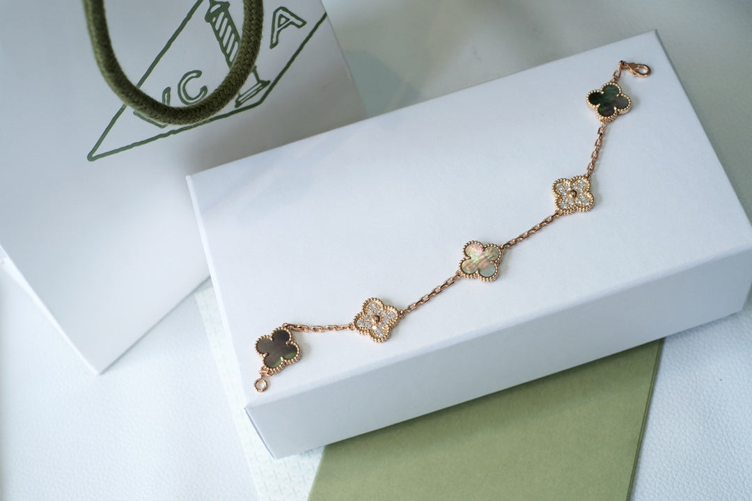 [ORA] CLOVER 5 MOTIF GRAY MOP BRACELET COLLECTION
