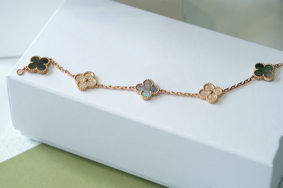 [ORA] CLOVER 5 MOTIF GRAY MOP BRACELET COLLECTION