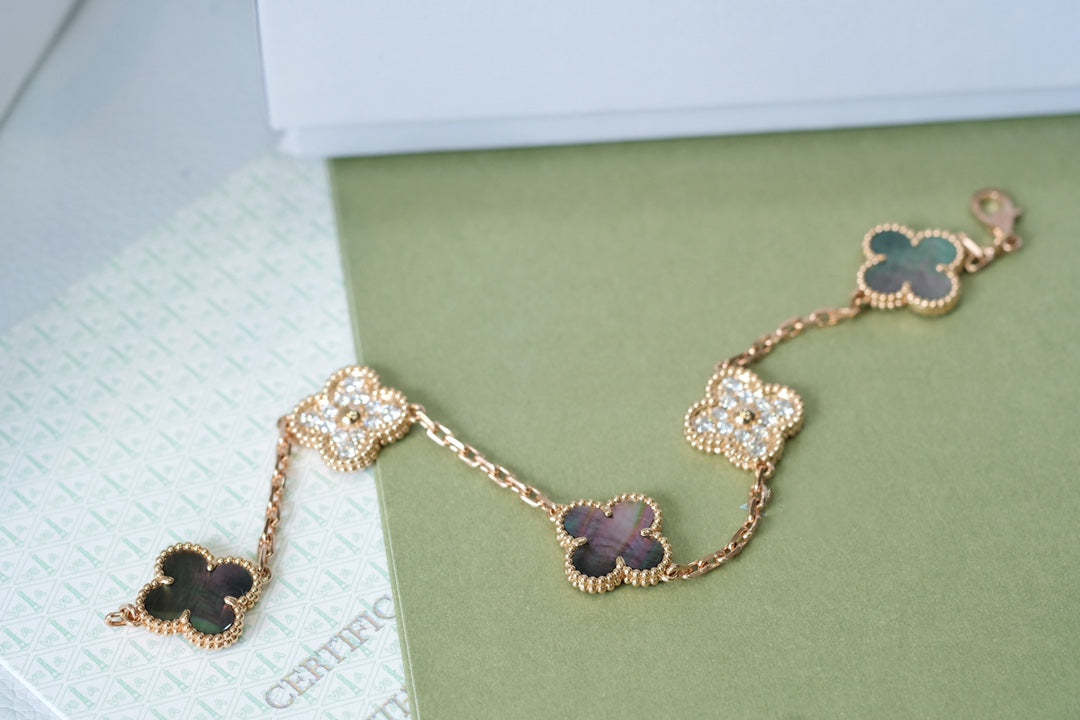 [ORA] CLOVER 5 MOTIF GRAY MOP BRACELET COLLECTION