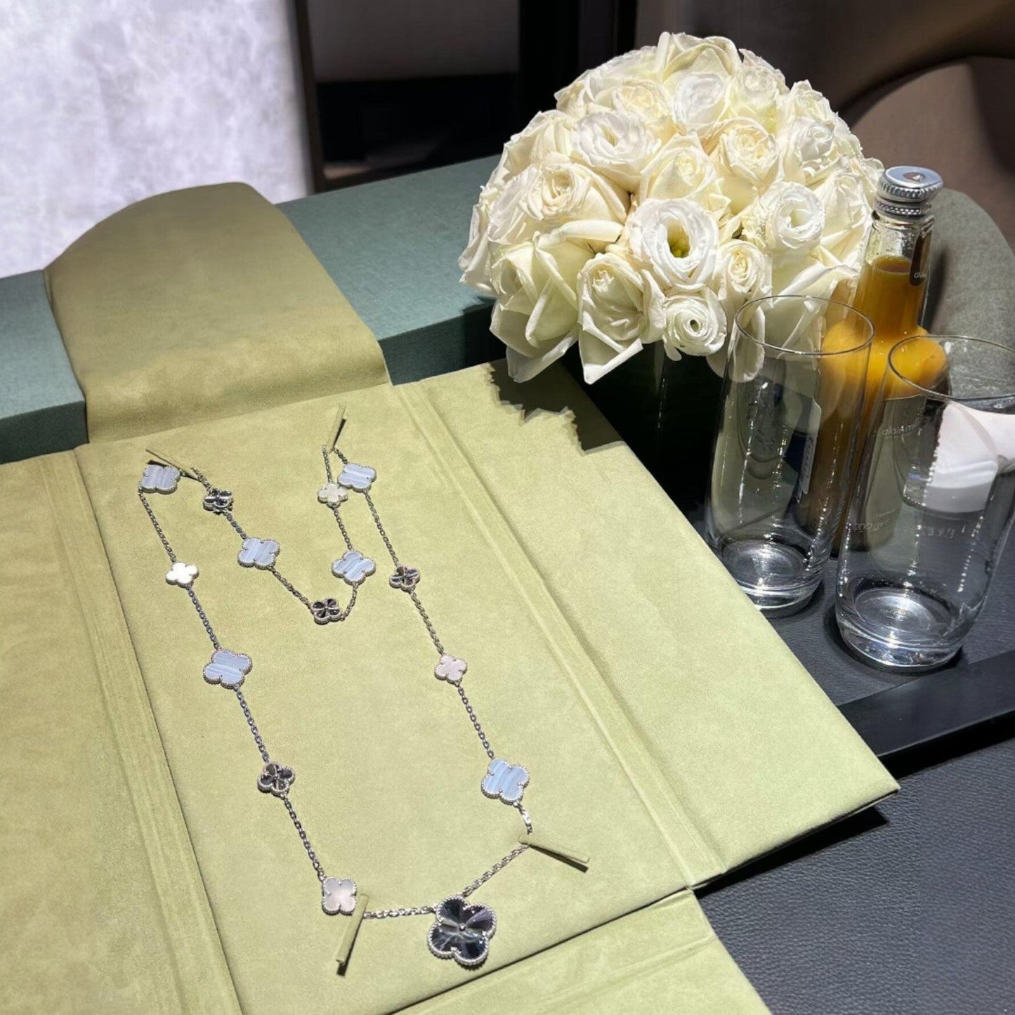 [ORA]DETACHABLE CLOVER 15(11+4) FLOWER SILVER NECKLACE SET