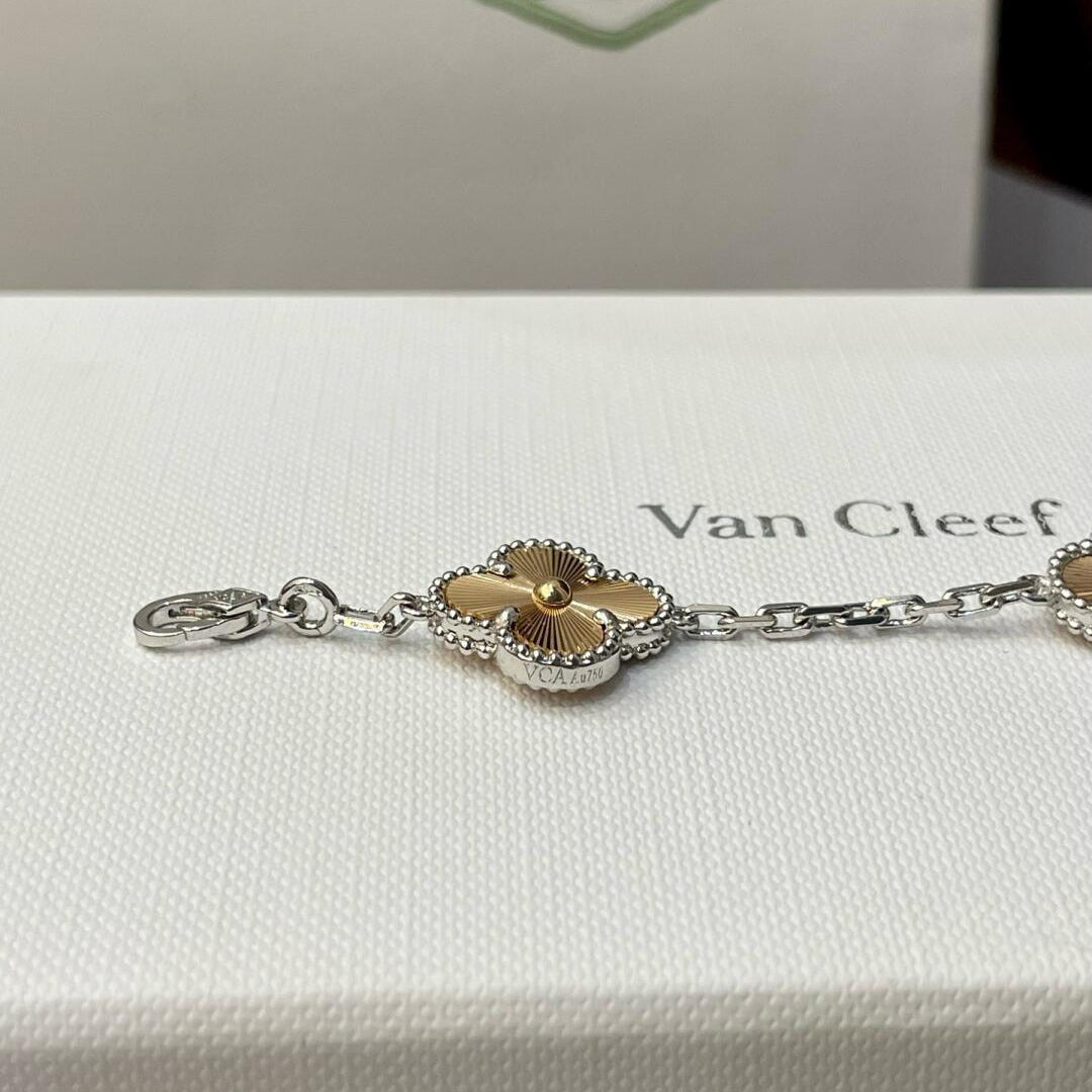 [ORA]CLOVER  5 MOTIFS  CHRISTMAS LIMITED EDITION BRACELET