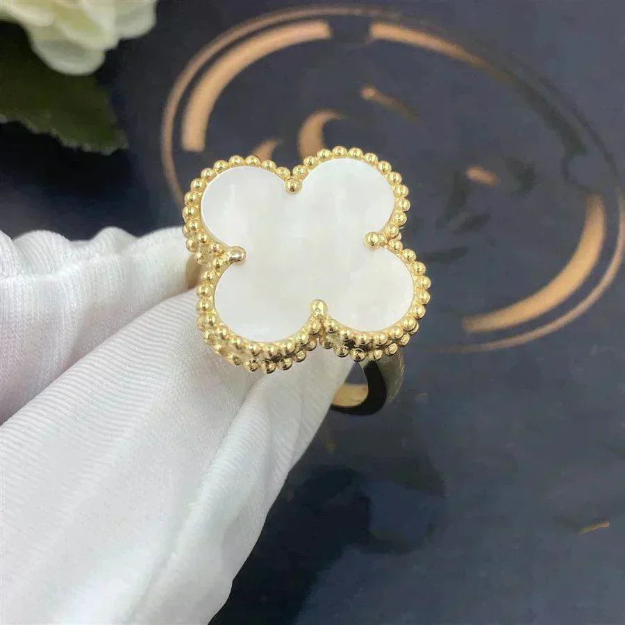 [ORA]CLOVER WHITE MOP RING