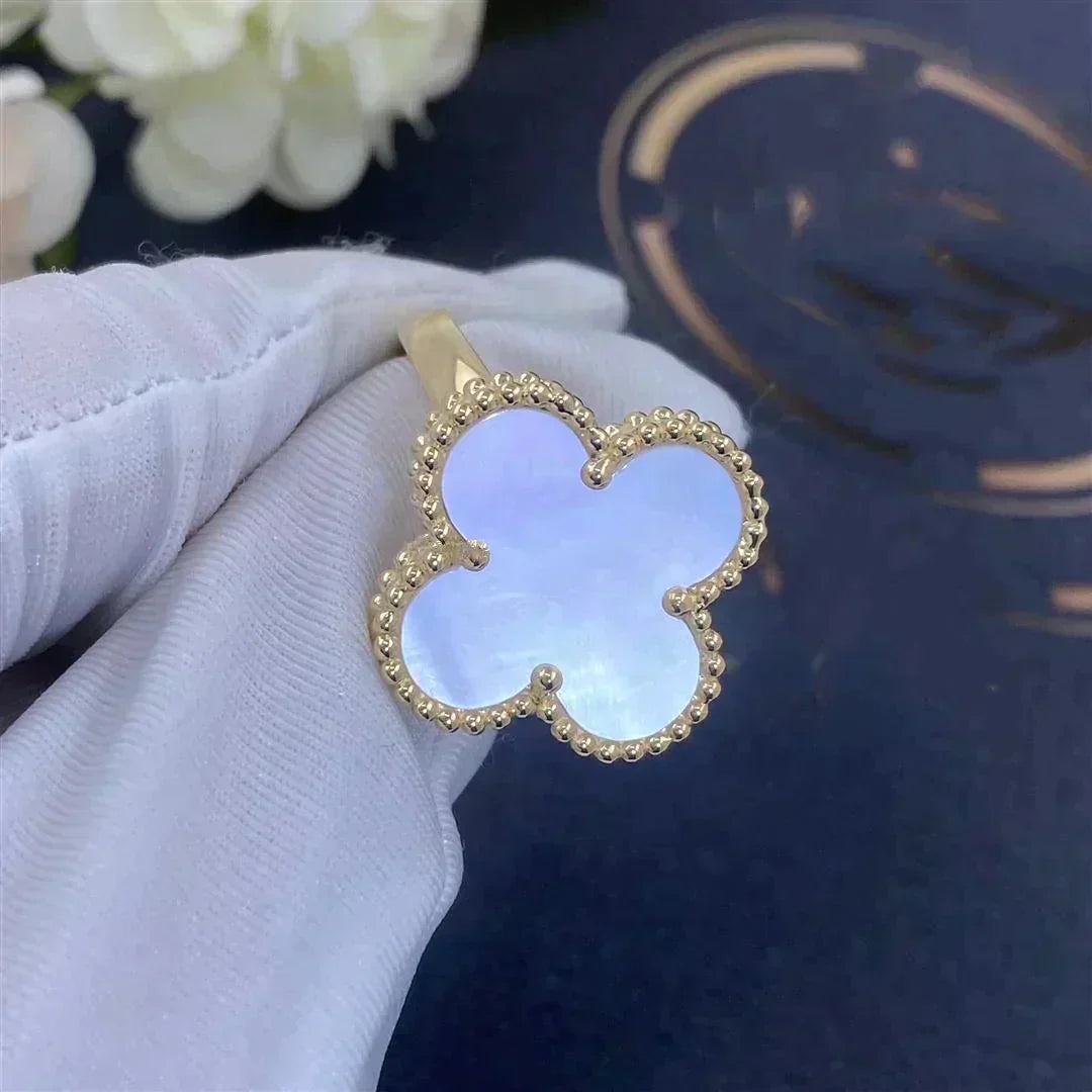 [ORA]CLOVER WHITE MOP RING