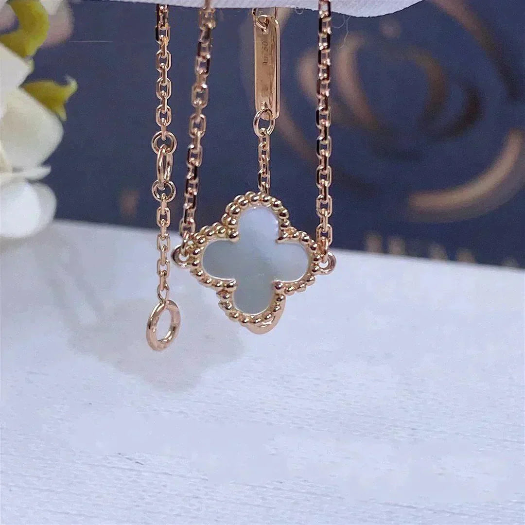 [ORA]CLOVER WHITE MOP SINGLE FLOWER BRACELET