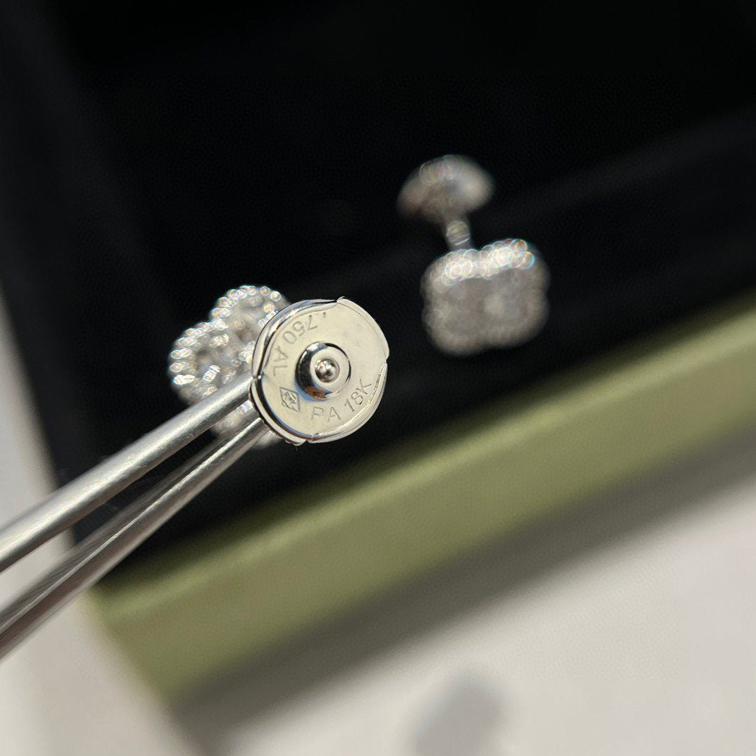 [ORA]CLOVER MINI DIAMOND STUD EARRINGS