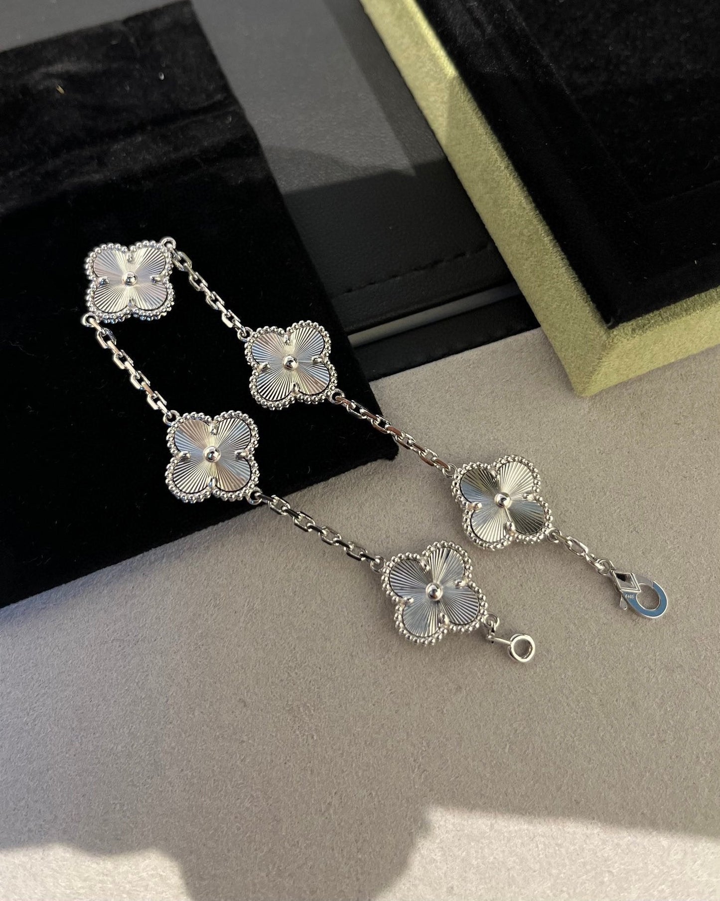 [ORA] CLOVER 5 MOTIF LASER BRACELET COLLECTION