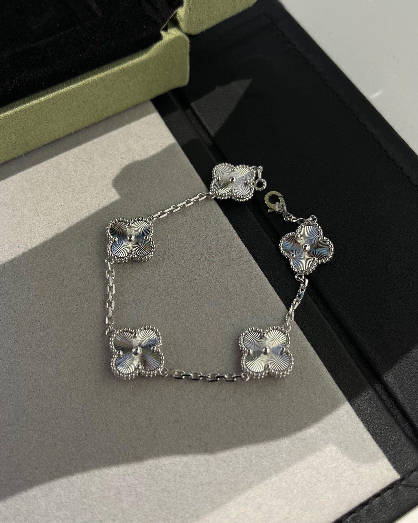 [ORA] CLOVER 5 MOTIF LASER BRACELET COLLECTION